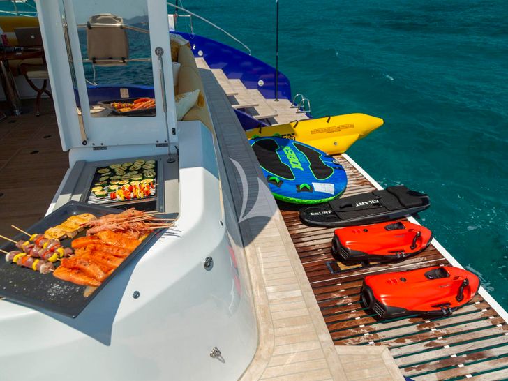 NEFESH Lagoon Seventy 7 - water toys and barbecue NEFESH Lagoon Seventy 7 - water toys and barbecue