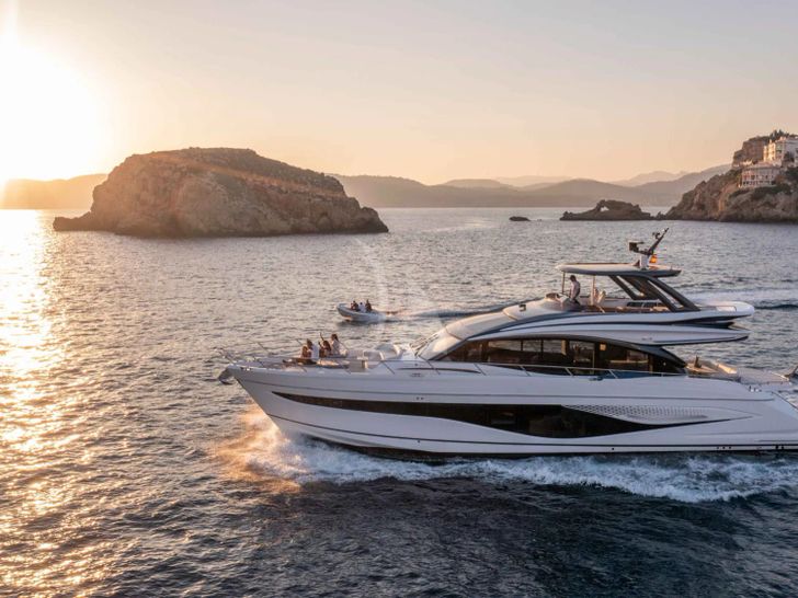 NEGOTIATOR 1 Princess S72 - cruising NEGOTIATOR 1 Princess S72 - cruising