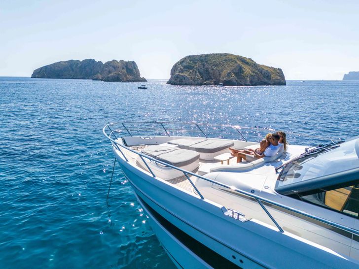 NEGOTIATOR 1 Princess S72 - foredeck shot NEGOTIATOR 1 Princess S72 - foredeck shot