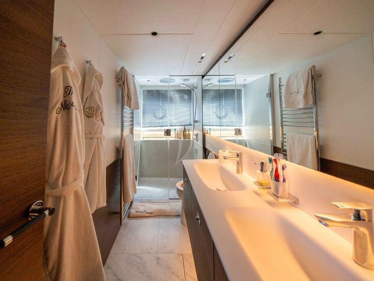 NEGOTIATOR 1 Princess S72 - master cabin bathroom NEGOTIATOR 1 Princess S72 - master cabin bathroom