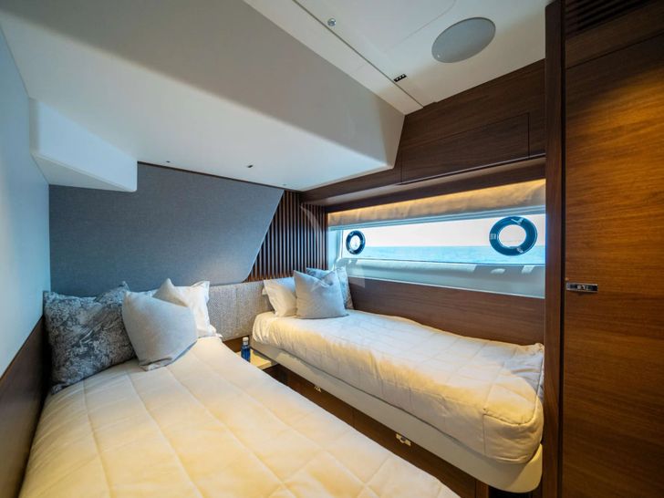 NEGOTIATOR 1 Princess S72 - twin cabin 1 NEGOTIATOR 1 Princess S72 - twin cabin 1