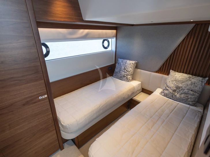 NEGOTIATOR 1 Princess S72 - twin cabin 2 NEGOTIATOR 1 Princess S72 - twin cabin 2