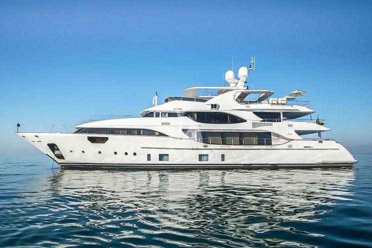Charter Yacht NELA - Benetti Crystal 140 - 5 Cabins - Cannes - Monaco - St Tropez - French Riviera
