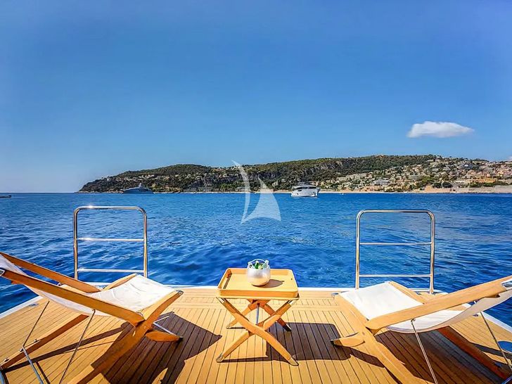 NELA Benetti Crystal 140 - swim platform seating NELA Benetti Crystal 140 - swim platform seating