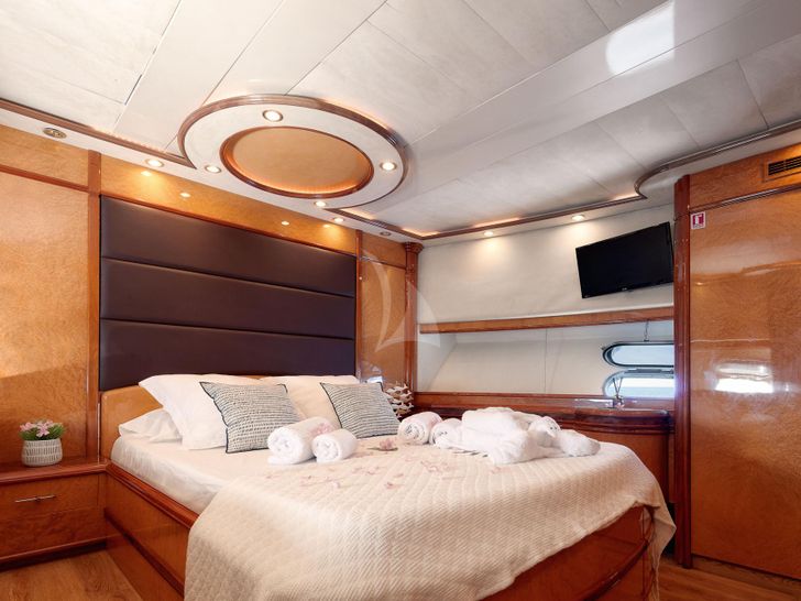 NEPHENTA Astondoa 82 GLX VIP cabin bed