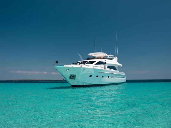 NEPHENTA Astondoa 82 GLX - anchored bow shot NEPHENTA Astondoa 82 GLX - anchored bow shot