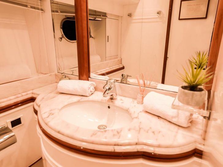 NEPHENTA Astondoa 82 GLX - cabin bathroom NEPHENTA Astondoa 82 GLX - cabin bathroom