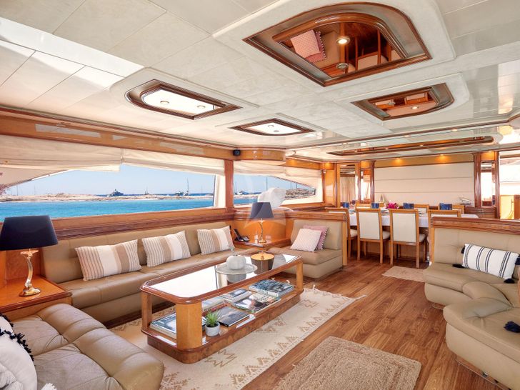 NEPHENTA Astondoa 82 GLX - saloon other angle NEPHENTA Astondoa 82 GLX - saloon other angle