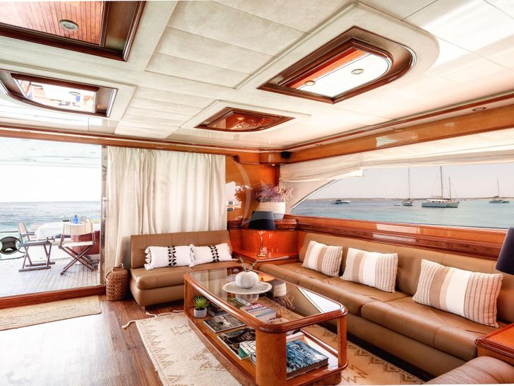 NEPHENTA Astondoa 82 GLX - saloon access to the aft deck NEPHENTA Astondoa 82 GLX - saloon access to the aft deck