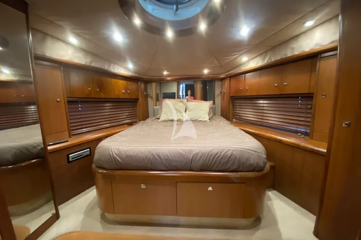 Charter Yacht NERA OCEANO - Sunseeker 72 - 3 Cabins - Antibes - Nice - Cannes - St Tropez - French Riviera - Monaco