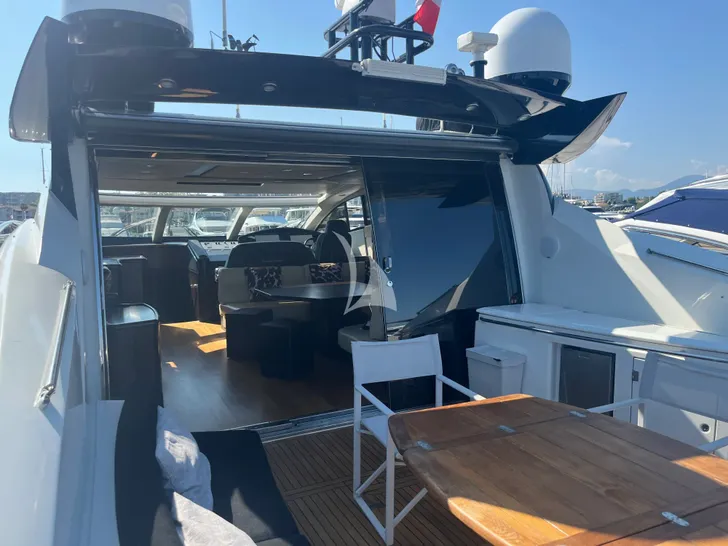 NERA OCEANO Sunseeker 72 - aft dining area NERA OCEANO Sunseeker 72 - aft dining area