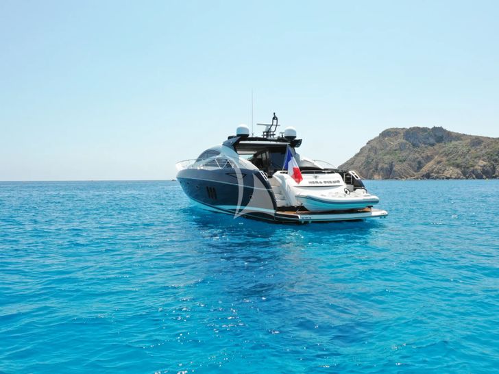 NERA OCEANO Sunseeker 72 - aft view NERA OCEANO Sunseeker 72 - aft view