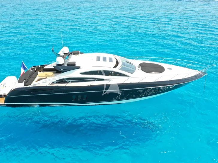 NERA OCEANO Sunseeker 72 - anchored side profile NERA OCEANO Sunseeker 72 - anchored side profile