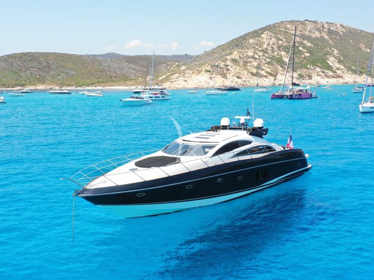 NERA OCEANO Sunseeker 72 - anchored with other yachts near an island NERA OCEANO Sunseeker 72 - anchored with other yachts near an island