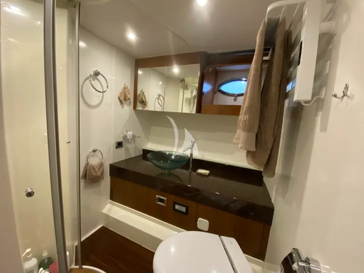 NERA OCEANO Sunseeker 72 - master cabin bathroom NERA OCEANO Sunseeker 72 - master cabin bathroom