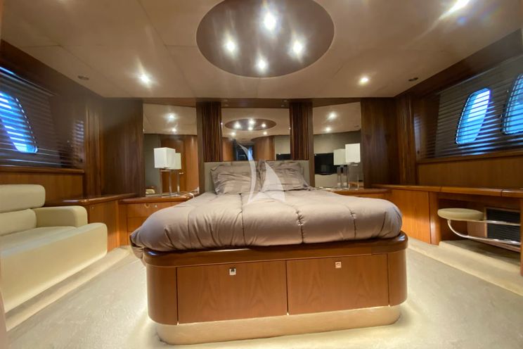 Charter Yacht NERA OCEANO - Sunseeker 72 - 3 Cabins - Antibes - Nice - Cannes - St Tropez - French Riviera - Monaco