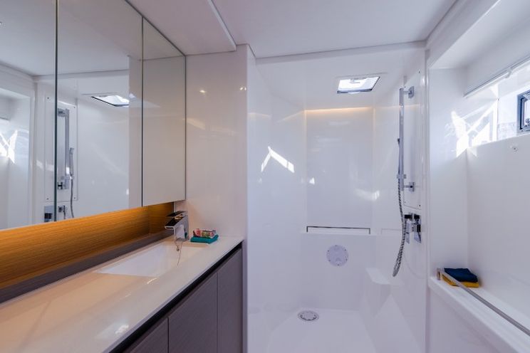 Charter Yacht NEVER GIVE UP - Leopard 50 - 4 Cabins - Cannes - Nice - Antibes - St Tropez - French Riviera - South of France