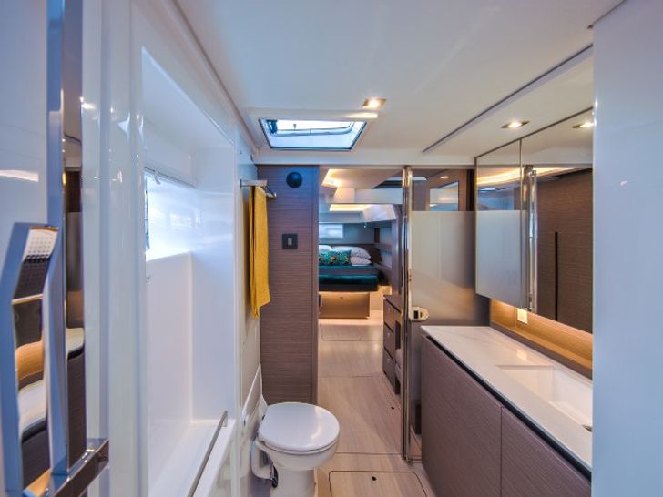 NEVER GIVE UP Leopard 50 - cabin 2 bathroom NEVER GIVE UP Leopard 50 - cabin 2 bathroom
