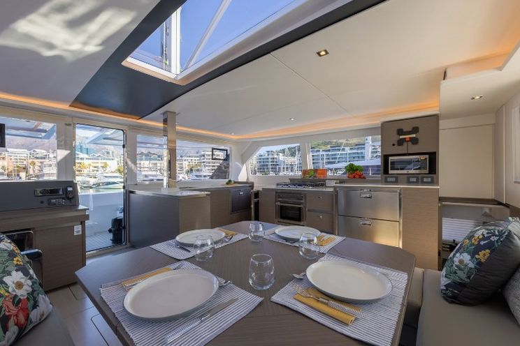 Charter Yacht NEVER GIVE UP - Leopard 50 - 4 Cabins - Cannes - Nice - Antibes - St Tropez - French Riviera - South of France