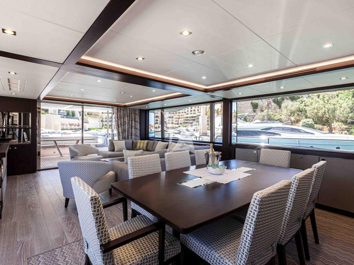 NEW EDGE Sunseeker 95 dining area