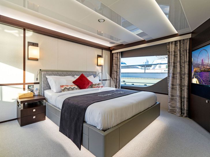 NEW EDGE Sunseeker 95 master cabin