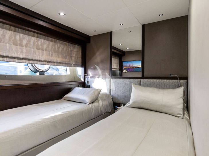 NEW EDGE Sunseeker 95 - twin cabin 1 NEW EDGE Sunseeker 95 - twin cabin 1
