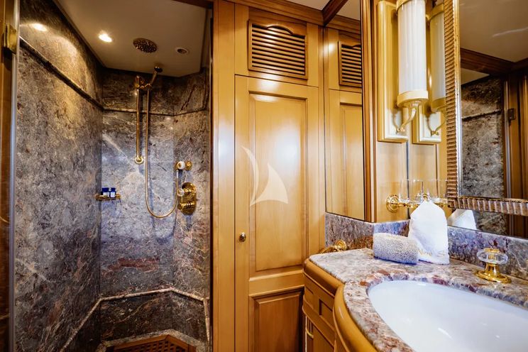 Charter Yacht NEW STAR - Benetti Tradition 100 - 4 Cabins - Cannes - St Tropez - Nice - Antibes - French Riviera - Monaco