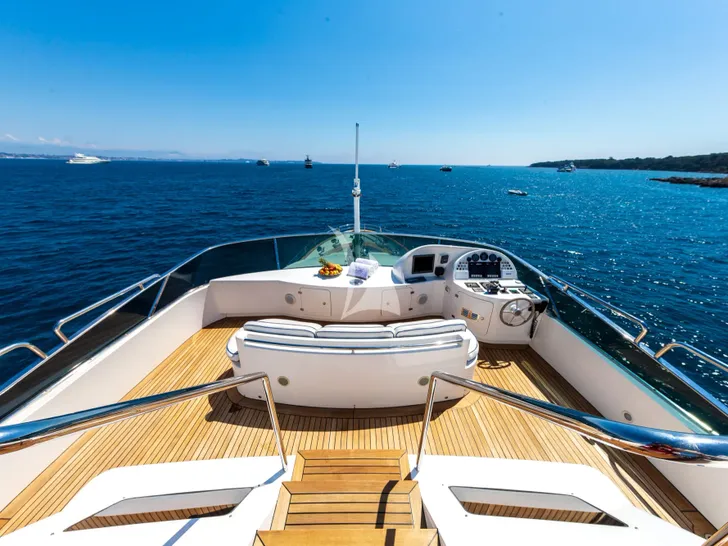 NEW STAR Benetti Tradition 100 - flybridge forward NEW STAR Benetti Tradition 100 - flybridge forward