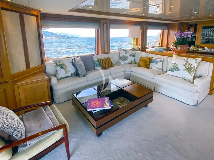 NEW STAR Benetti Tradition 100 - main saloon seating NEW STAR Benetti Tradition 100 - main saloon seating