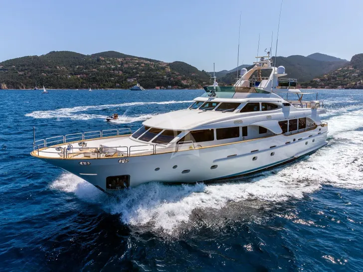 NEW STAR Benetti Tradition 100 - profile NEW STAR Benetti Tradition 100 - profile