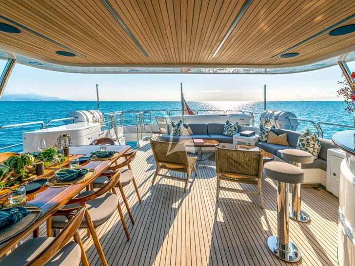 NEW STAR Benetti Tradition 100 - sky deck NEW STAR Benetti Tradition 100 - sky deck