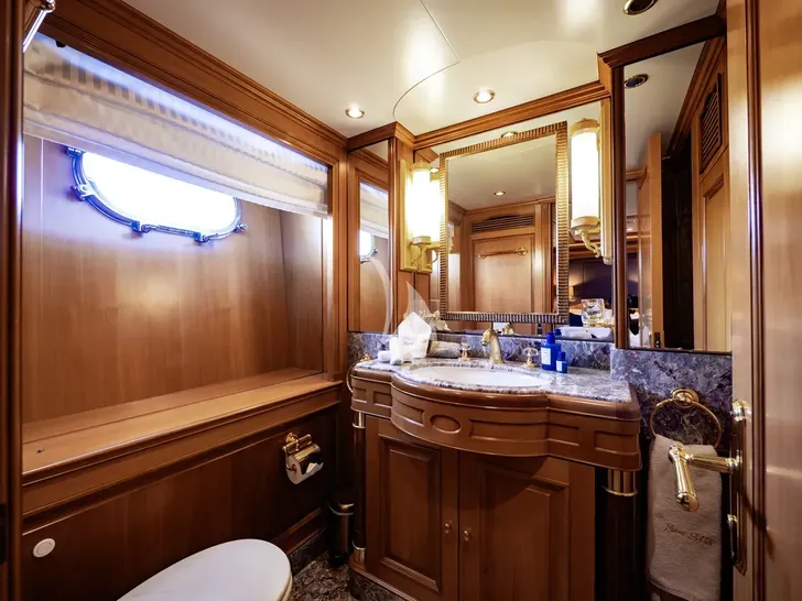 NEW STAR Benetti Tradition 100 - twin cabin bathroom NEW STAR Benetti Tradition 100 - twin cabin bathroom