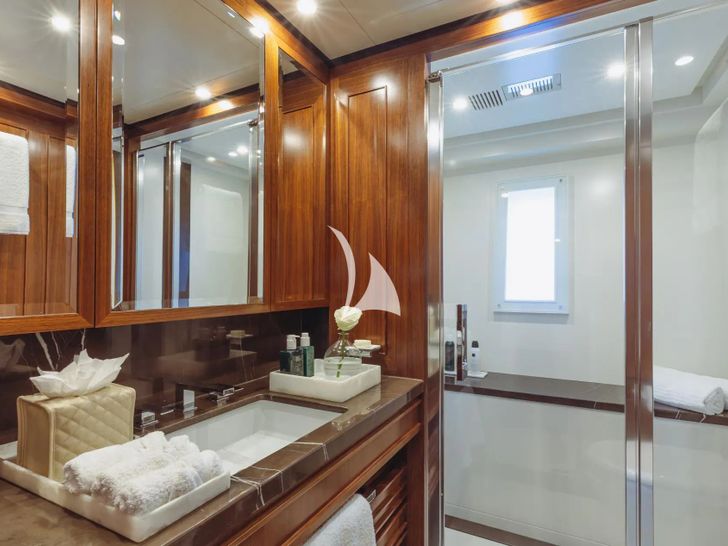 NEW WAVES Benetti Fast 140 - VIP cabin 1 bathroom NEW WAVES Benetti Fast 140 - VIP cabin 1 bathroom