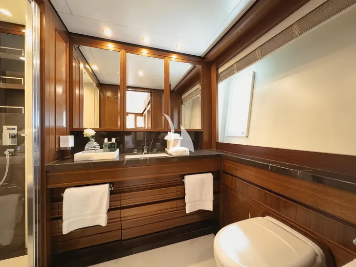 NEW WAVES Benetti Fast 140 - VIP cabin 2 bathroom NEW WAVES Benetti Fast 140 - VIP cabin 2 bathroom