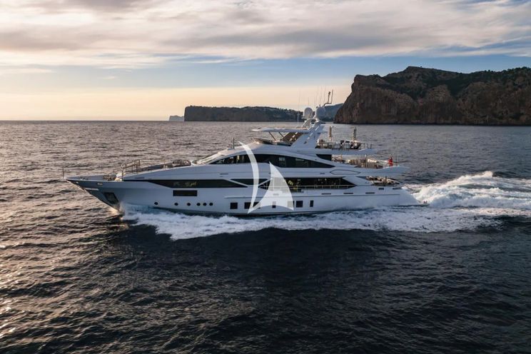 Charter Yacht NEW WAVES - Benetti Fast 140 - 5 Cabins - Monaco - Cannes - Nice - Antibes - St Tropez - French Riviera