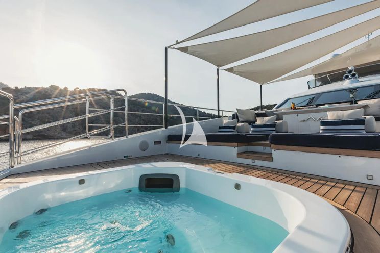 Charter Yacht NEW WAVES - Benetti Fast 140 - 5 Cabins - Monaco - Cannes - Nice - Antibes - St Tropez - French Riviera