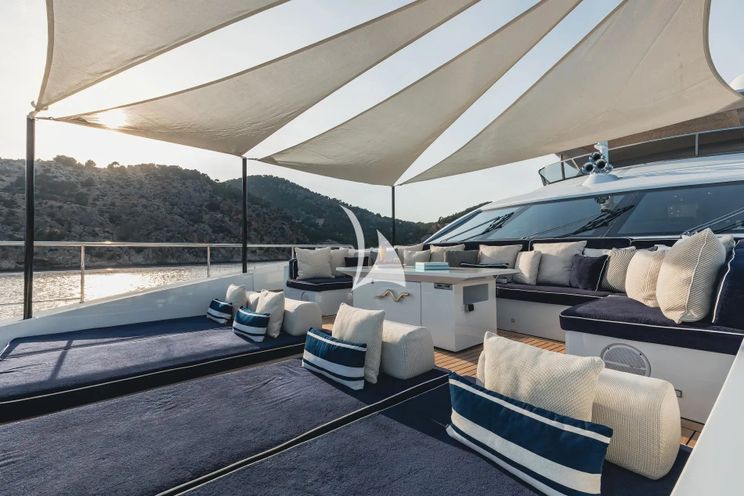 Charter Yacht NEW WAVES - Benetti Fast 140 - 5 Cabins - Monaco - Cannes - Nice - Antibes - St Tropez - French Riviera