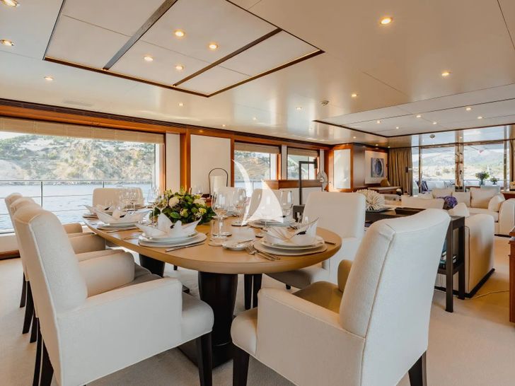 NEW WAVES Benetti Fast 140 - indoor dining set up NEW WAVES Benetti Fast 140 - indoor dining set up