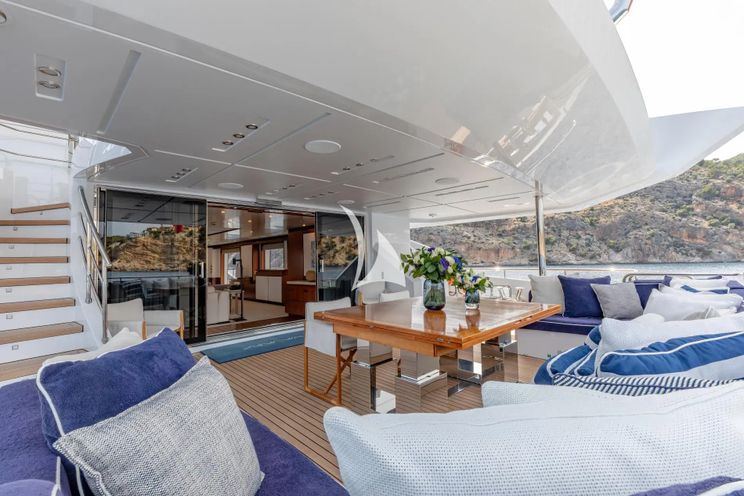 Charter Yacht NEW WAVES - Benetti Fast 140 - 5 Cabins - Monaco - Cannes - Nice - Antibes - St Tropez - French Riviera