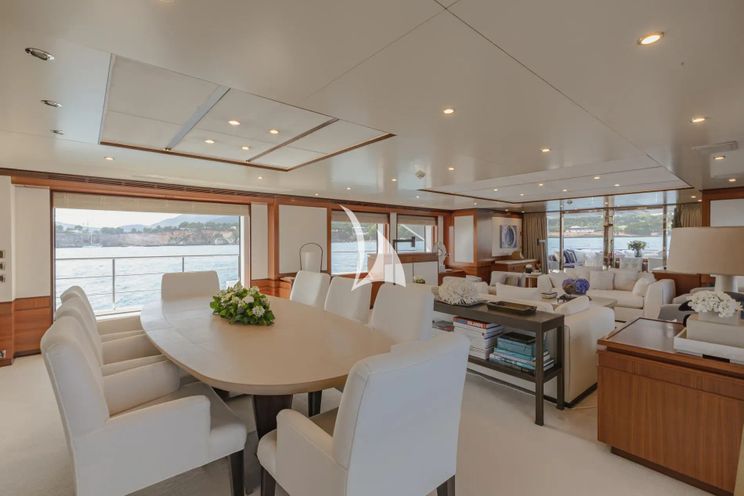 Charter Yacht NEW WAVES - Benetti Fast 140 - 5 Cabins - Monaco - Cannes - Nice - Antibes - St Tropez - French Riviera