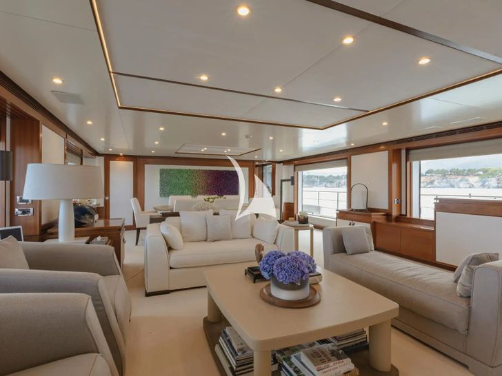 NEW WAVES Benetti Fast 140 - main saloon seating NEW WAVES Benetti Fast 140 - main saloon seating