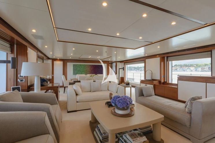 Charter Yacht NEW WAVES - Benetti Fast 140 - 5 Cabins - Monaco - Cannes - Nice - Antibes - St Tropez - French Riviera