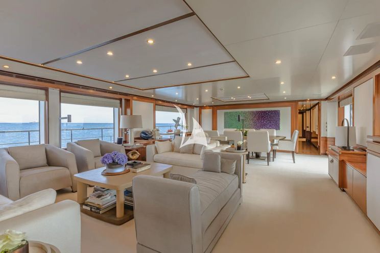 Charter Yacht NEW WAVES - Benetti Fast 140 - 5 Cabins - Monaco - Cannes - Nice - Antibes - St Tropez - French Riviera