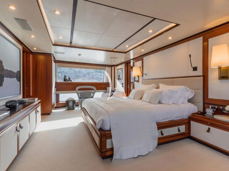 NEW WAVES Benetti Fast 140 - master cabin NEW WAVES Benetti Fast 140 - master cabin