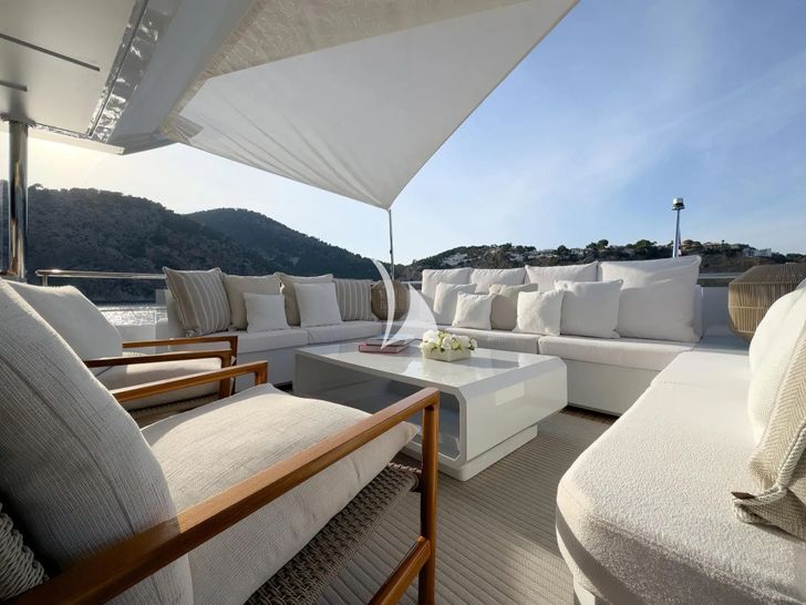 NEW WAVES Benetti Fast 140 - sky deck aft lounge NEW WAVES Benetti Fast 140 - sky deck aft lounge