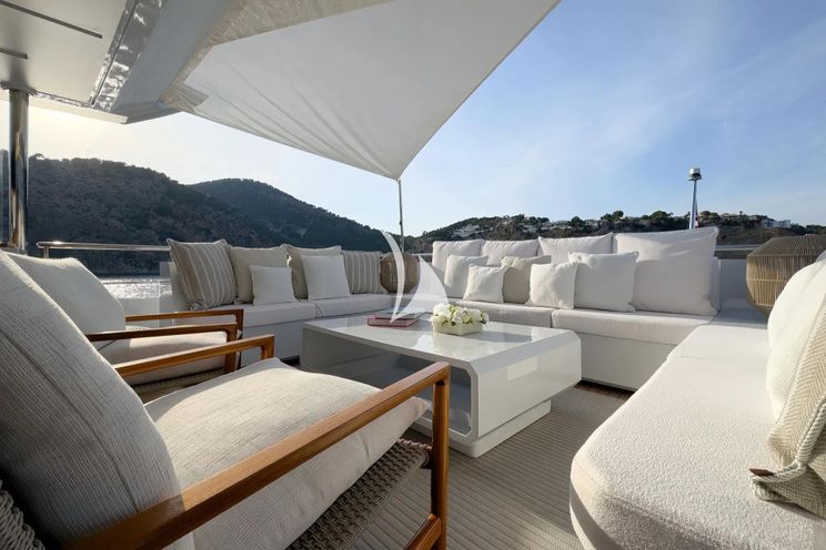 Charter Yacht NEW WAVES - Benetti Fast 140 - 5 Cabins - Monaco - Cannes - Nice - Antibes - St Tropez - French Riviera
