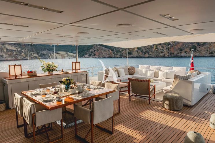 Charter Yacht NEW WAVES - Benetti Fast 140 - 5 Cabins - Monaco - Cannes - Nice - Antibes - St Tropez - French Riviera