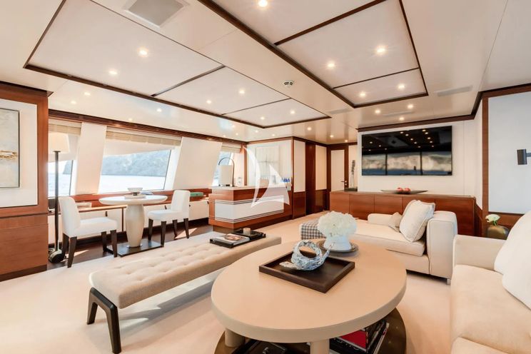 Charter Yacht NEW WAVES - Benetti Fast 140 - 5 Cabins - Monaco - Cannes - Nice - Antibes - St Tropez - French Riviera