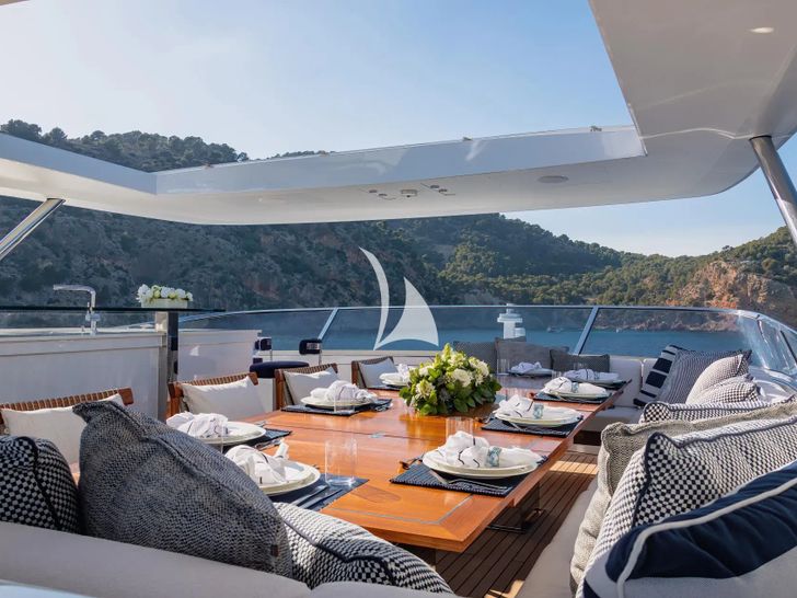 NEW WAVES Benetti Fast 140 - sun deck alfresco dining set up NEW WAVES Benetti Fast 140 - sun deck alfresco dining set up