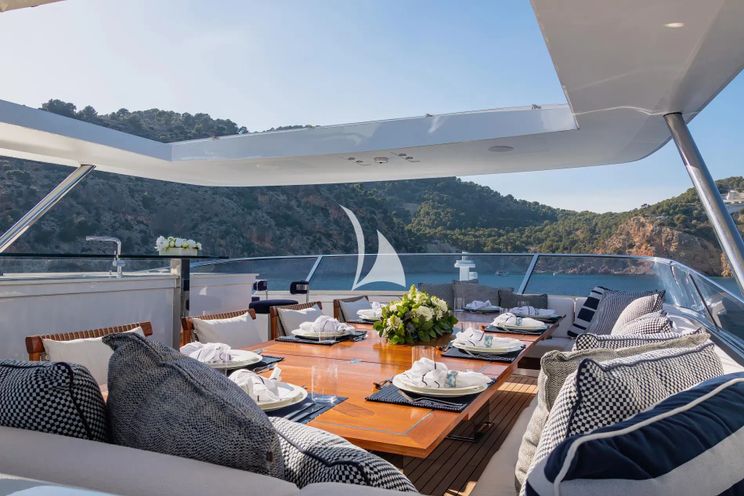 Charter Yacht NEW WAVES - Benetti Fast 140 - 5 Cabins - Monaco - Cannes - Nice - Antibes - St Tropez - French Riviera